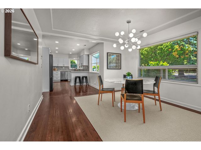8460 Sw FAIRWAY Dr, Portland, OR 97225