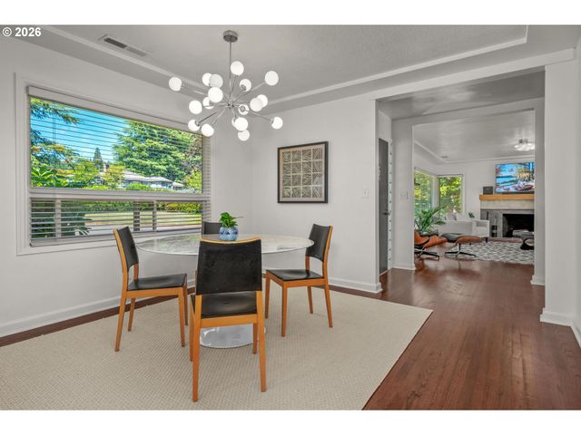 8460 Sw FAIRWAY Dr, Portland, OR 97225