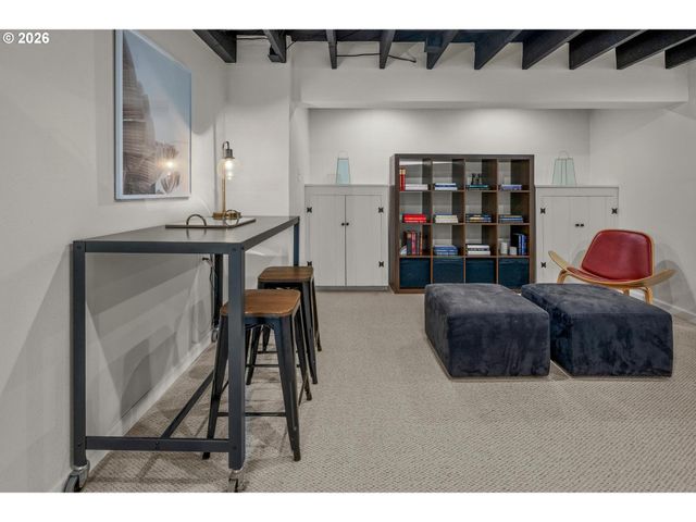 8460 Sw FAIRWAY Dr, Portland, OR 97225