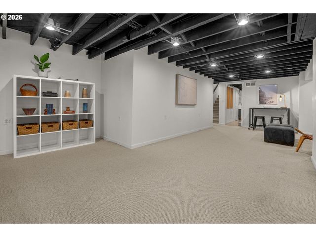 8460 Sw FAIRWAY Dr, Portland, OR 97225
