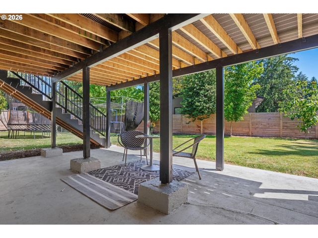 8460 Sw FAIRWAY Dr, Portland, OR 97225