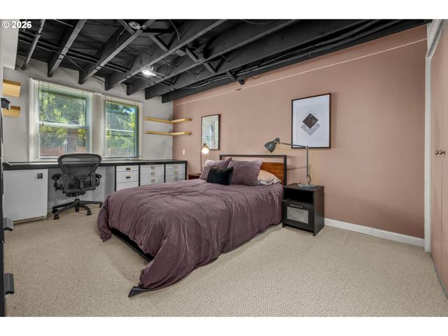 8460 Sw FAIRWAY Dr, Portland, OR 97225