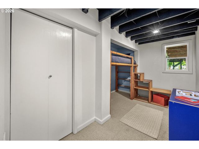 8460 Sw FAIRWAY Dr, Portland, OR 97225