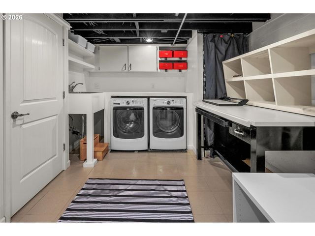 8460 Sw FAIRWAY Dr, Portland, OR 97225