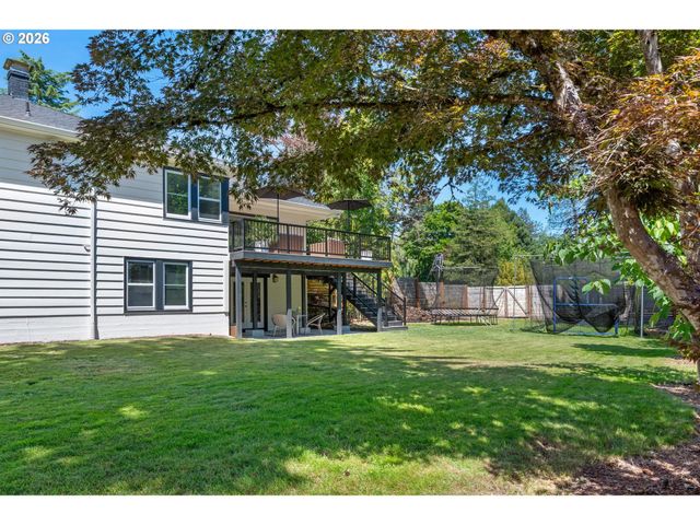 8460 Sw FAIRWAY Dr, Portland, OR 97225