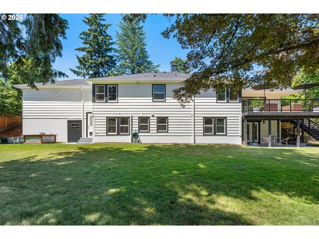 8460 Sw FAIRWAY Dr, Portland, OR 97225
