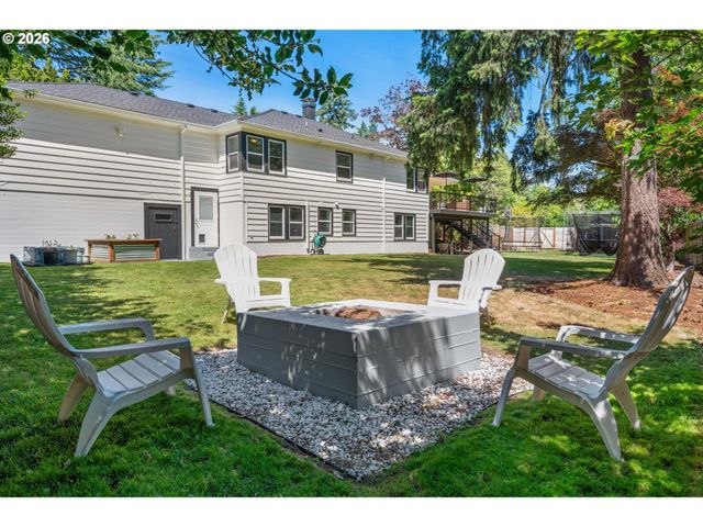 8460 Sw FAIRWAY Dr, Portland, OR 97225