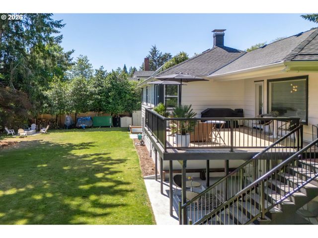 8460 Sw FAIRWAY Dr, Portland, OR 97225