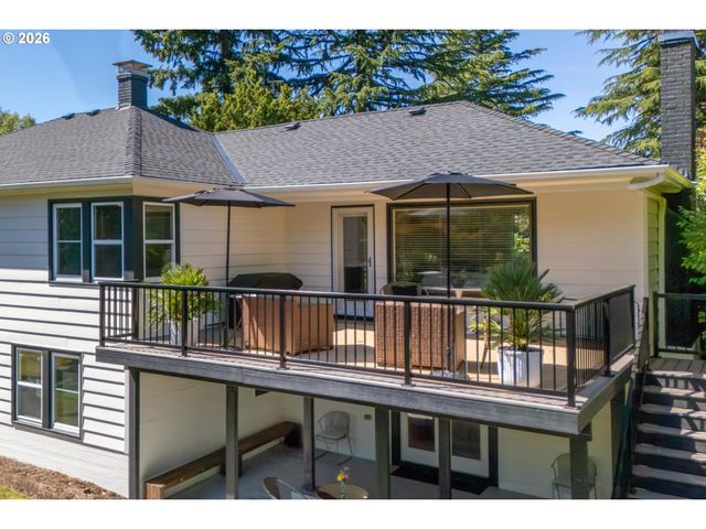 8460 Sw FAIRWAY Dr, Portland, OR 97225