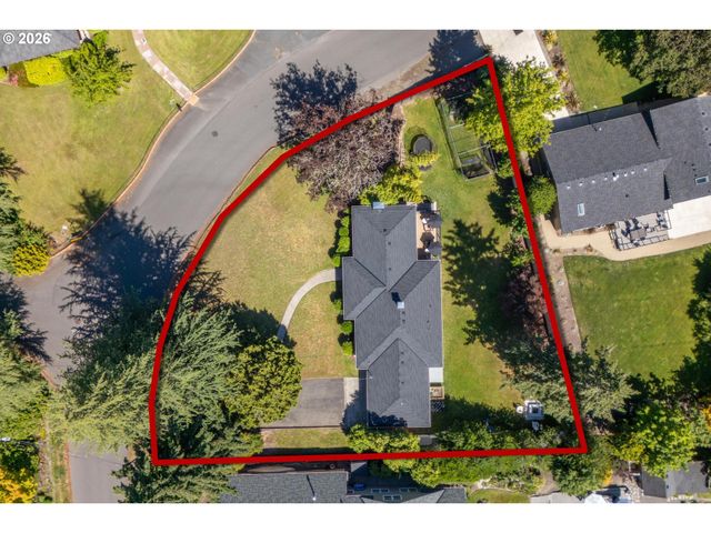 8460 Sw FAIRWAY Dr, Portland, OR 97225