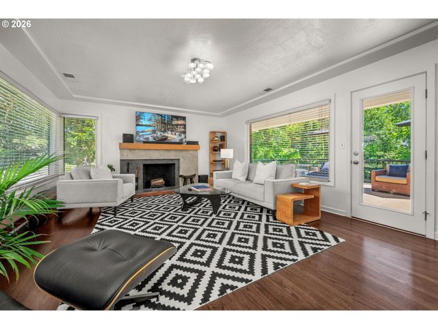 8460 Sw FAIRWAY Dr, Portland, OR 97225