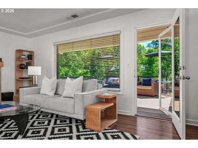 8460 Sw FAIRWAY Dr, Portland, OR 97225