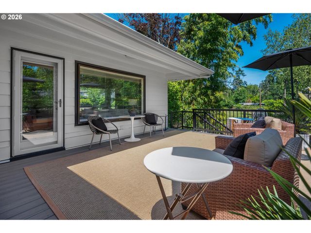 8460 Sw FAIRWAY Dr, Portland, OR 97225
