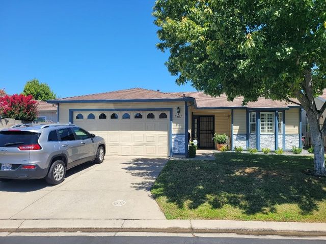 7407 Sunborough Ln, Sacramento, CA 95828