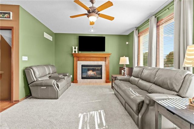 705 SE 11th Terrace, Lee's Summit, MO 64081