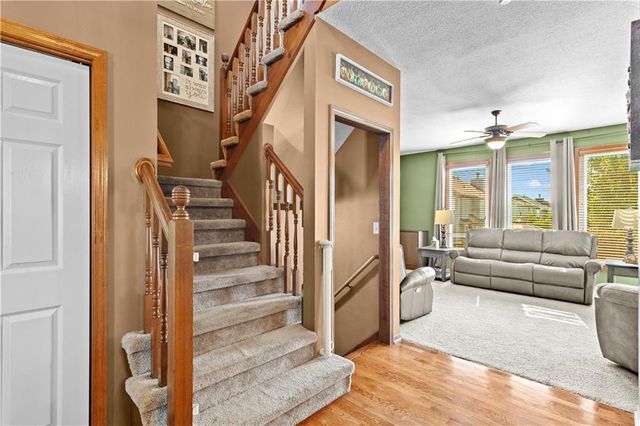 705 SE 11th Terrace, Lee's Summit, MO 64081