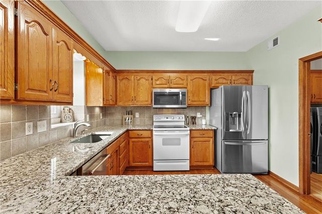 705 SE 11th Terrace, Lee's Summit, MO 64081