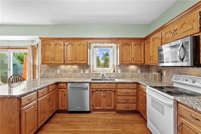 705 SE 11th Terrace, Lee's Summit, MO 64081