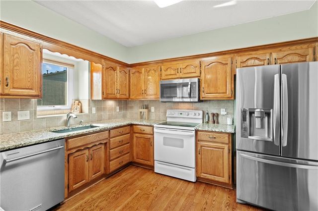 705 SE 11th Terrace, Lee's Summit, MO 64081