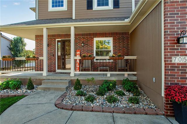 705 SE 11th Terrace, Lee's Summit, MO 64081