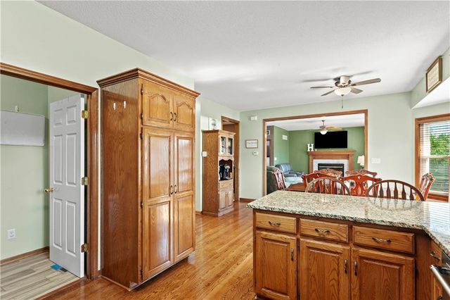 705 SE 11th Terrace, Lee's Summit, MO 64081