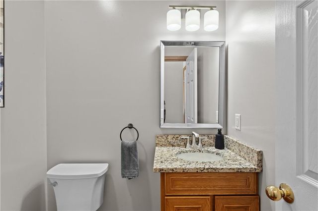 705 SE 11th Terrace, Lee's Summit, MO 64081