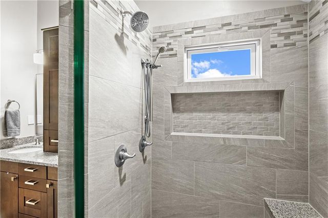 705 SE 11th Terrace, Lee's Summit, MO 64081