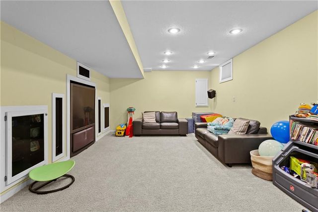 705 SE 11th Terrace, Lee's Summit, MO 64081