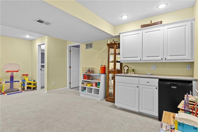 705 SE 11th Terrace, Lee's Summit, MO 64081