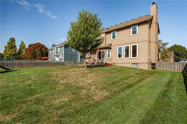 705 SE 11th Terrace, Lee's Summit, MO 64081