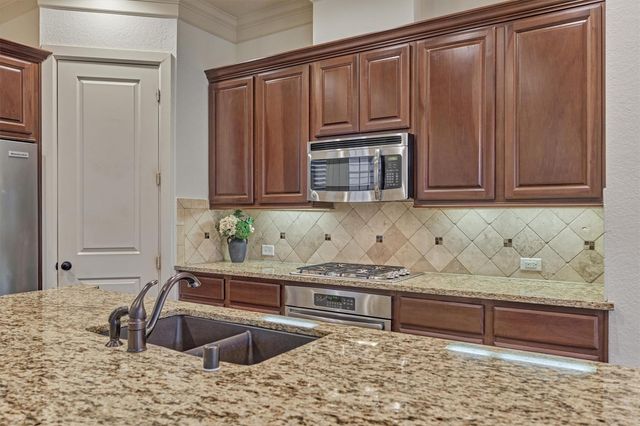 27 Rafters Row, Spring, TX 77380