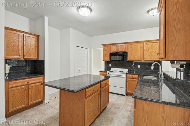 2106 Cattail Circle, Rochester Hills, MI 48309
