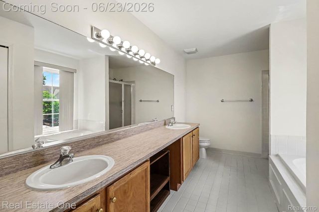 2106 Cattail Circle, Rochester Hills, MI 48309
