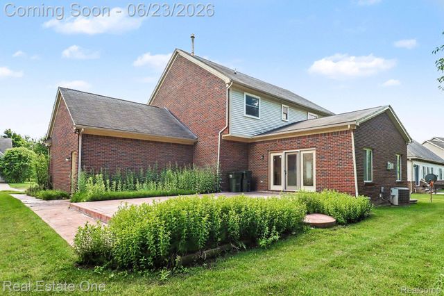 2106 Cattail Circle, Rochester Hills, MI 48309
