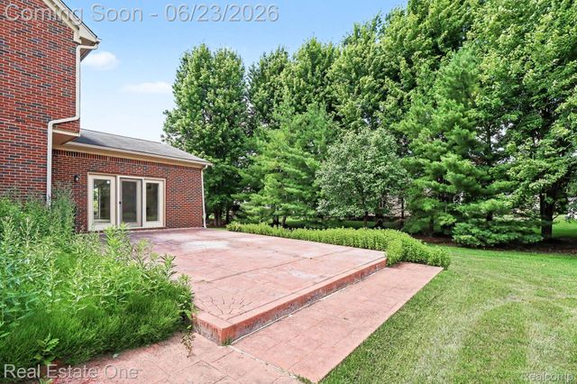 2106 Cattail Circle, Rochester Hills, MI 48309