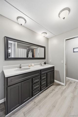 10076 Oakside Road, Mineral Point, MO 63660