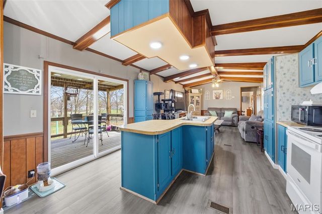 10076 Oakside Road, Mineral Point, MO 63660