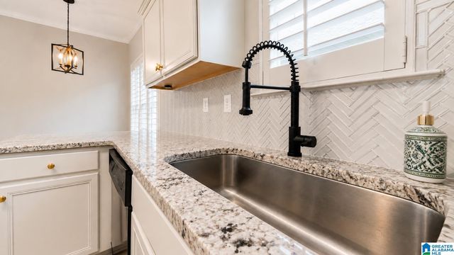 220 HIGH RIDGE DRIVE, Pelham, AL 35124