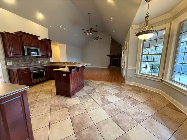 4600 S Old Wire Road, Rogers, AR 72758