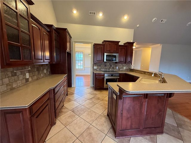 4600 S Old Wire Road, Rogers, AR 72758