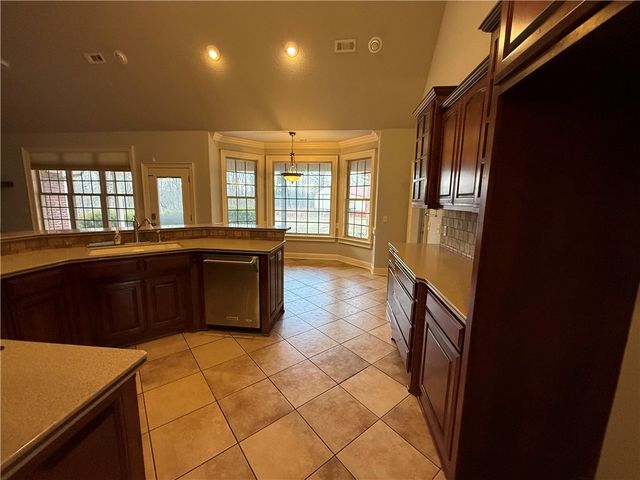 4600 S Old Wire Road, Rogers, AR 72758