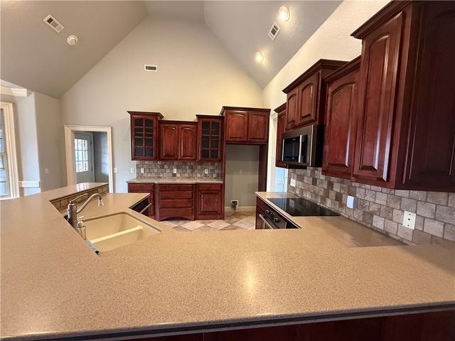 4600 S Old Wire Road, Rogers, AR 72758