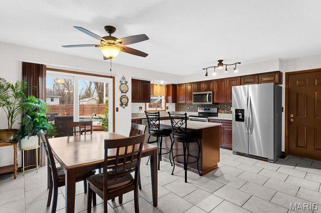 1024 Hickory Point, Collinsville, IL 62234