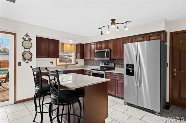 1024 Hickory Point, Collinsville, IL 62234