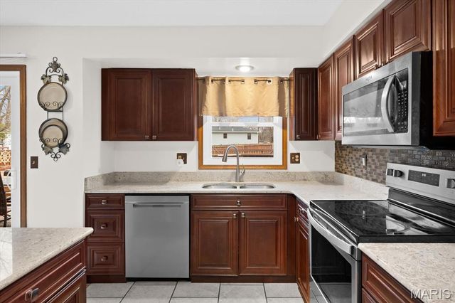 1024 Hickory Point, Collinsville, IL 62234