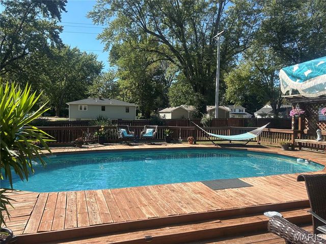 1024 Hickory Point, Collinsville, IL 62234