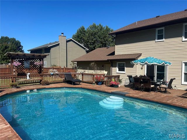 1024 Hickory Point, Collinsville, IL 62234