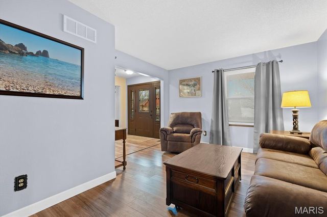 1024 Hickory Point, Collinsville, IL 62234