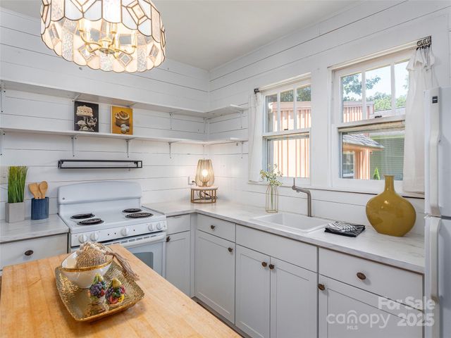 275 Richland Street, Waynesville, NC 28786