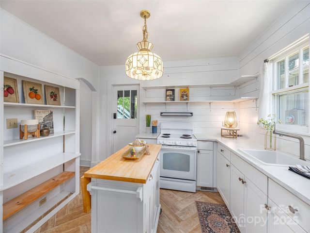 275 Richland Street, Waynesville, NC 28786